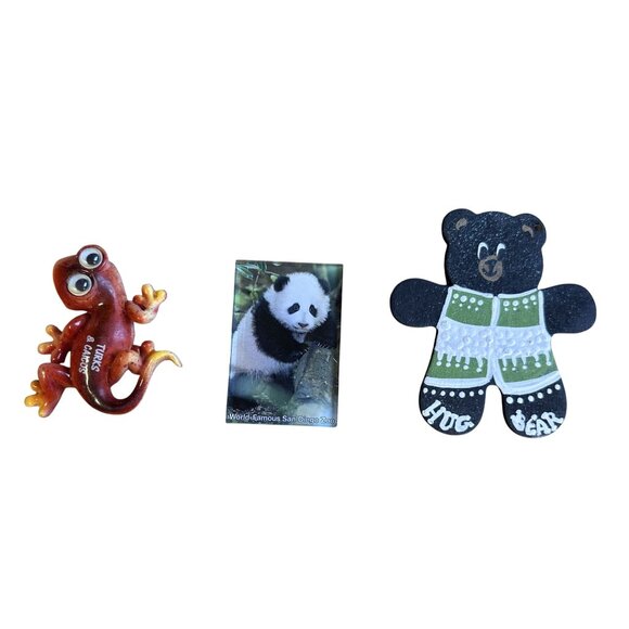 Vtg Refrigerator Magnets 3 Assorted Magnets Gecko, Panda Bear & Black Bear - Picture 1 of 2